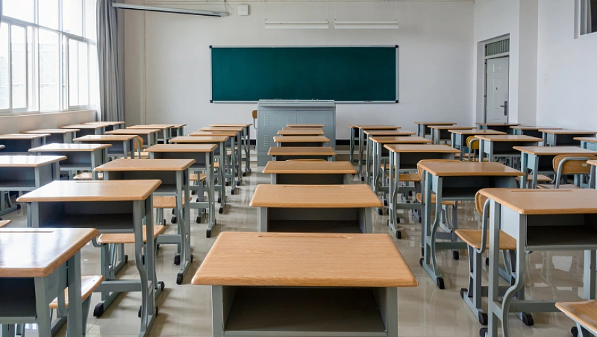 江苏一中学招13名教师，10名清北应届生，零师范专业，专家：名校毕业不一定是名师
