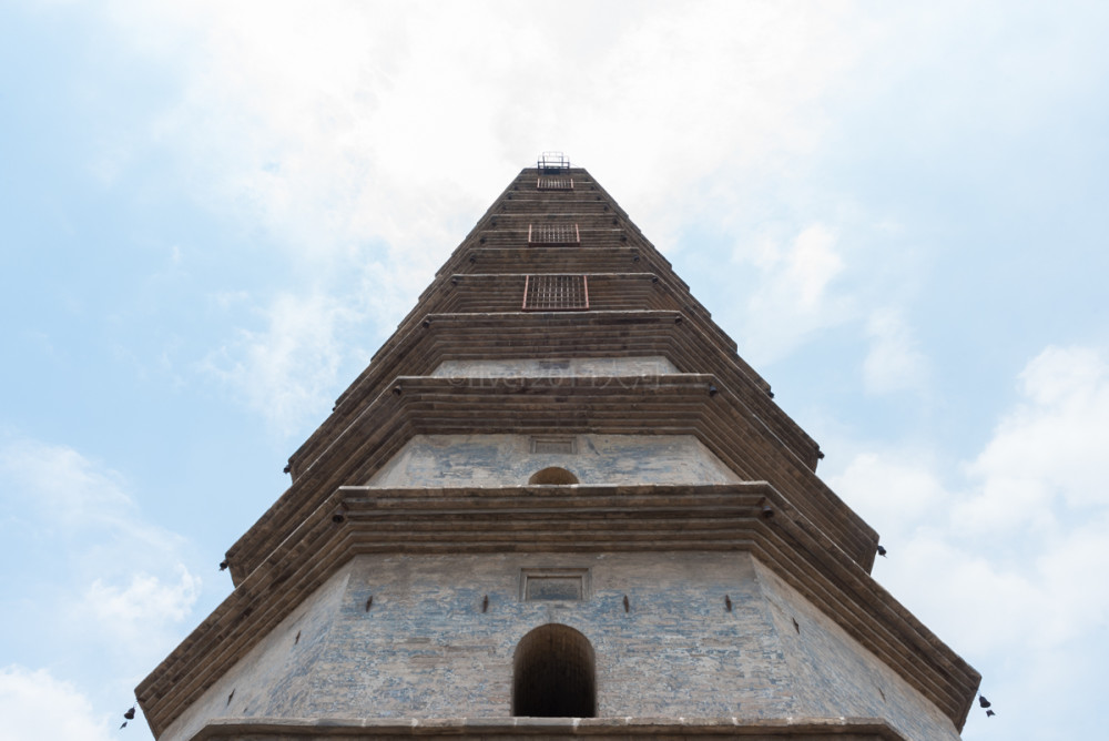 山西一座唐代古寺,塔顶会冒烟成了世界奇观