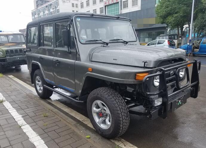 首台国六北汽bj212到店,换全新造型轮毂,外观比吉姆尼帅气