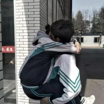 初中生"早恋",会买这"3件物品",班主任:等着叫家长吧!