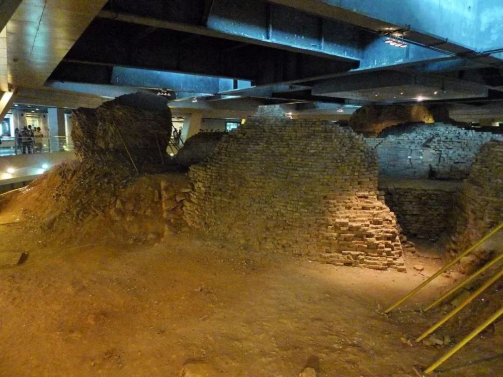 雷峰塔千年秘密曝光,不止惊现白蛇,还挖出了奇珍异宝!