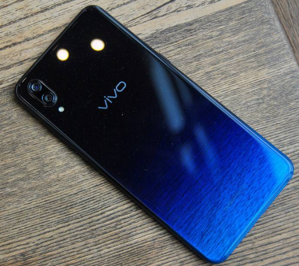 vivo这款手机骁龙660采用水滴屏设计现在降到1999