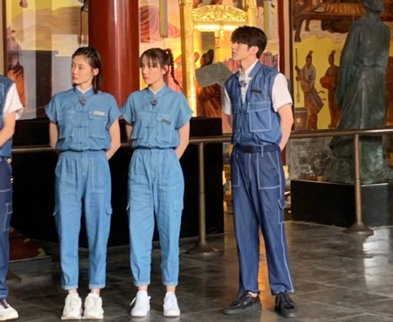 迪丽热巴新综艺和蔡徐坤甜蜜互动,网友直呼好配,期待合作