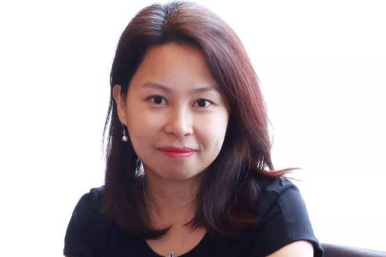 黄世再靠父亲留下的一块荒地发家,女儿黄文稀32岁身家已超百亿,她凭借