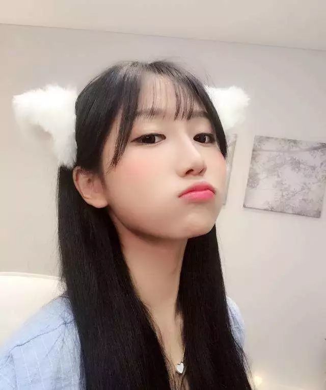 美女主播小深深儿复播后却被质疑整容 回应:整你mmp