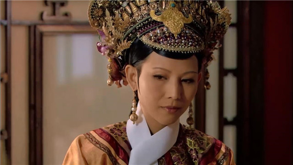 甄嬛传:甄嬛回宫之后,为何当天就要给皇后簪花?原来她一直没忘