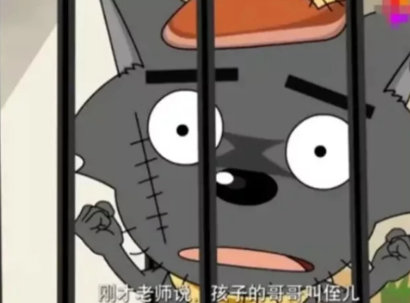 为了混进学校,灰太狼穿上了小羊们的校服,但是却被认为是变态?