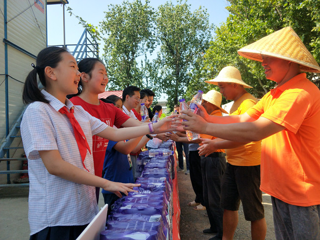 文 实习生 张龙 苏逸凡 新华报业视觉中心记者 乐涛/摄 实习生 常慧茹