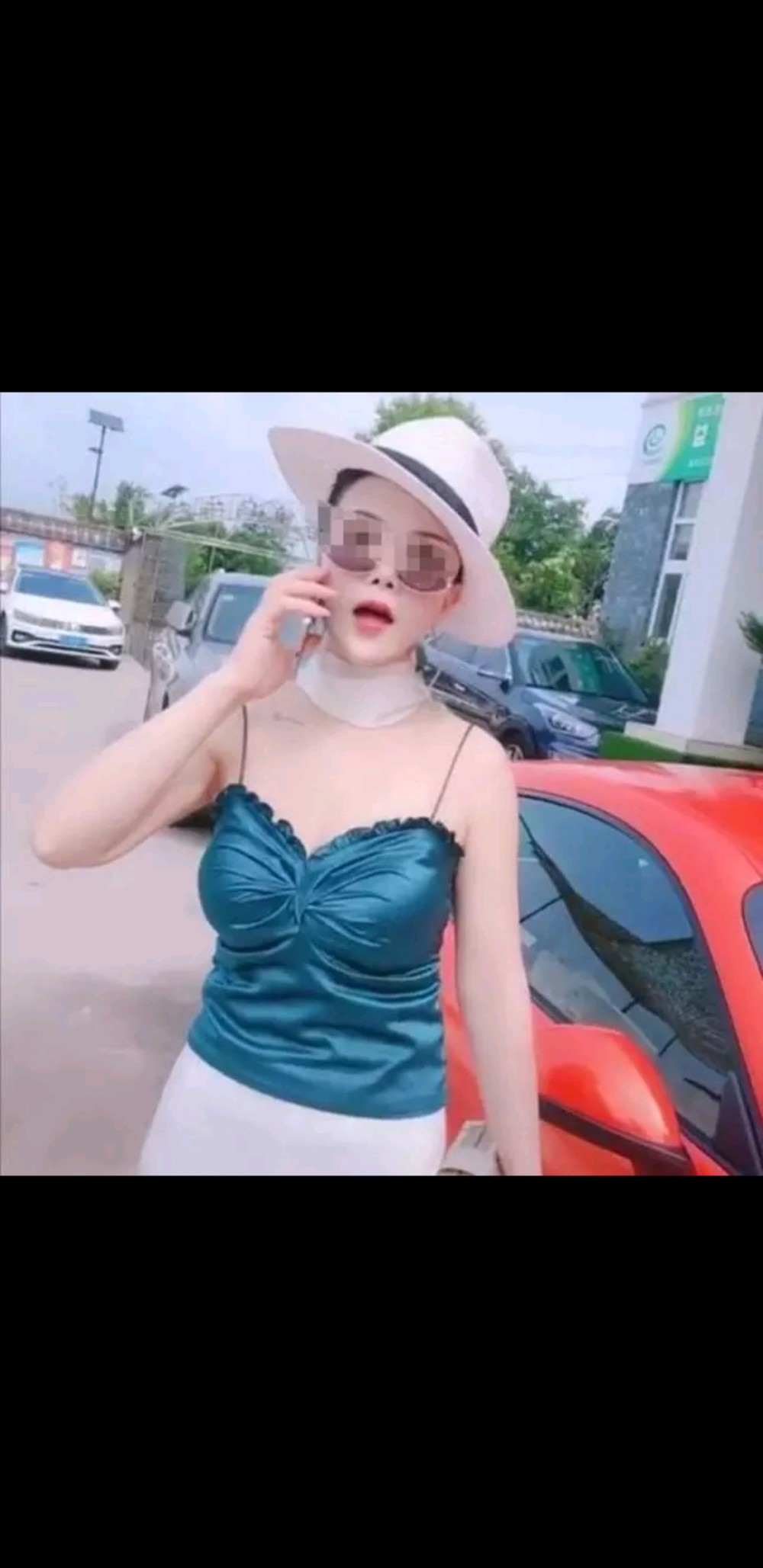 "莫伸手,伸手必被抓"当然保时捷女司机的丈夫童小华在担任渝北区公安