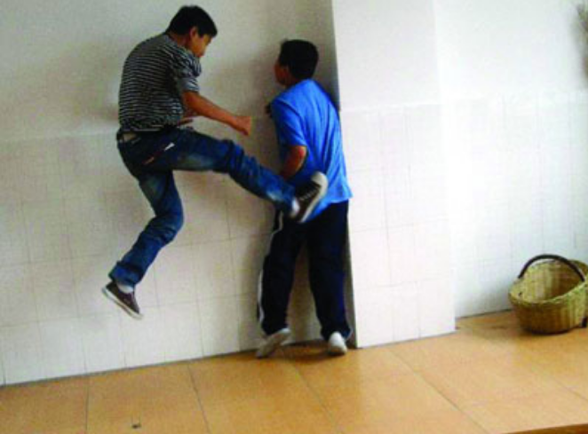 因为很多社会人基本上都已经不上学,尤其是街道上的混混.