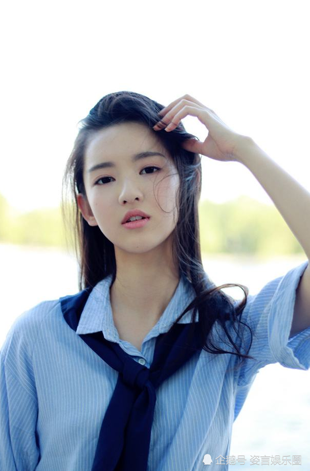 邓小琪王玉雯穿搭来袭清纯粉嫩减龄可爱学生气十足