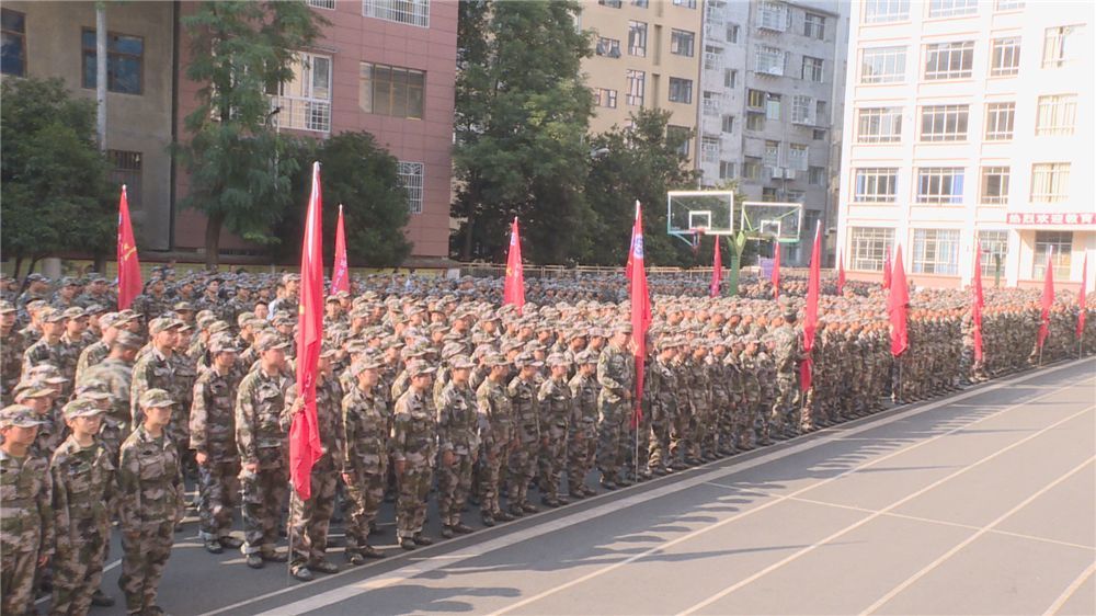 威信一中举行2019届高一新生军训开训仪式