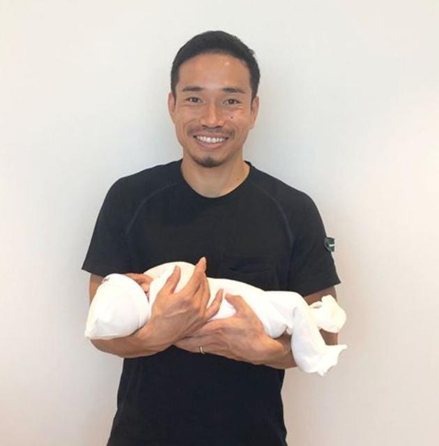 日本女星平爱梨顺利生下二胎 丈夫长友佑晒小儿子照片满脸幸福