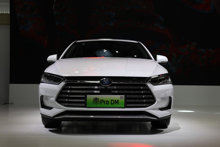 国产车之光比亚迪秦pro燃油版售价798万起黑科技满满