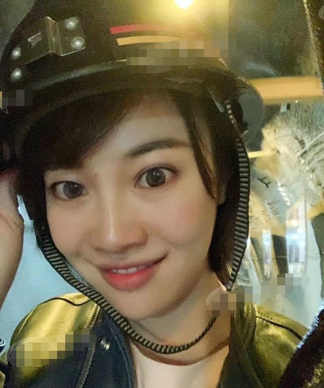 西安奔驰女车主亮相公益活动!高颜值受关注!网友:长得真美!