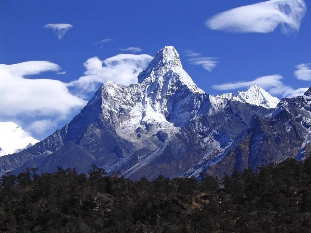 月球最高山脉超过珠峰高度达9000米网友广寒宫就在上面