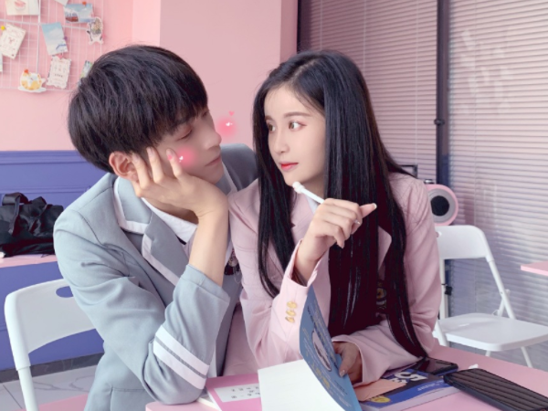 杨清柠毛宸宸有多恩爱看到两人对视的眼神后脑补一出偶像剧