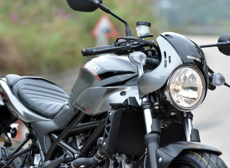 铃木复古赛车,搭载76马力v型引擎,造型新颖经典迷人