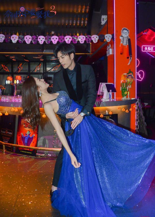 木木一袭星空装太美,凌异洲单手搂腰,最后的亲吻甜鼾了