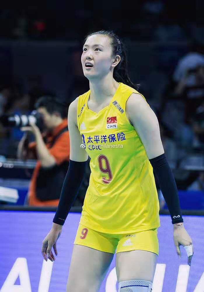 太羞涩!张常宁被摄影师坑了,因下身比赛服太紧,裆部轮廓明显!