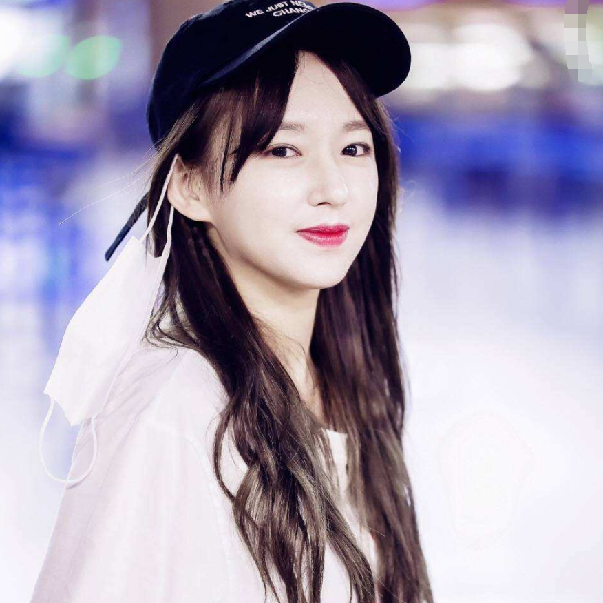 程潇铁刘海不怕撩,晒自拍大秀发际线,颜值远超一线女明星