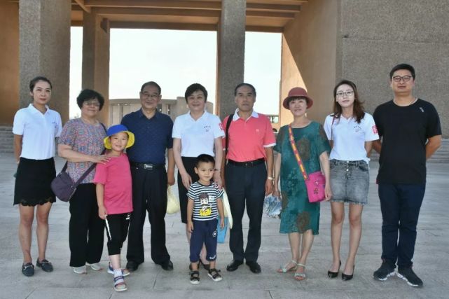 陇南老干部刘高潮赵文博一行造访敦煌文博园