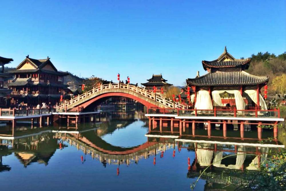 不知道你对横店影视城的印象如何呢?有机会的话,你会前去旅游吗?