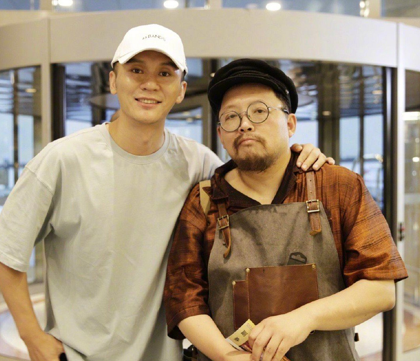 谢娜晒李晨合照,用滤镜vs无滤镜差距大到不敢认,冰冰后遗症?