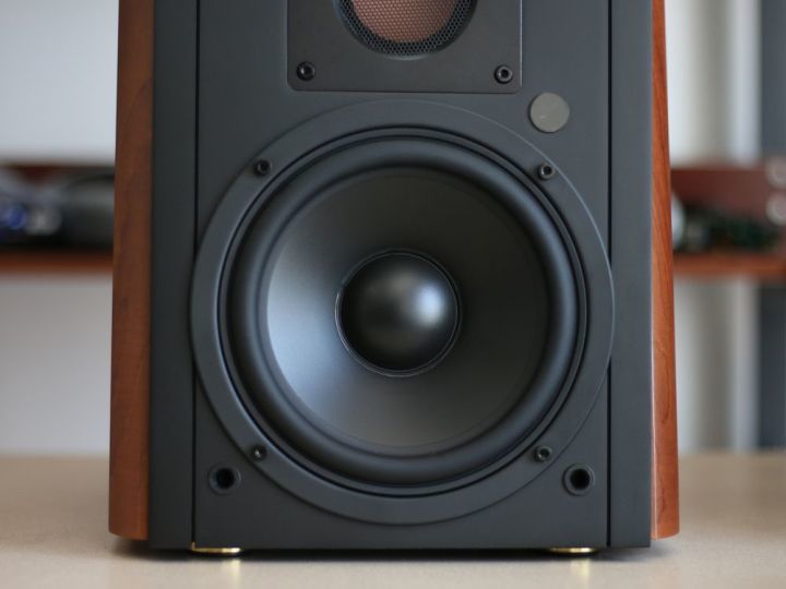 5英寸大动态低音单元的组合使得惠威m300mkii本身拥有更强的声音表现