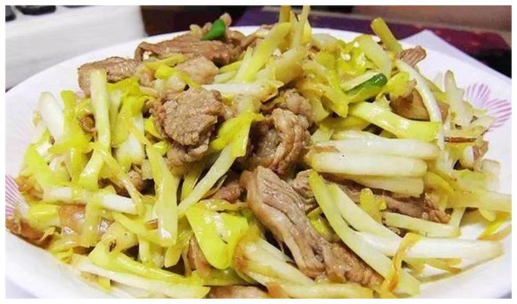 蒜黄炒肉:值得尝试一下，好吃又实惠，让你停不下嘴