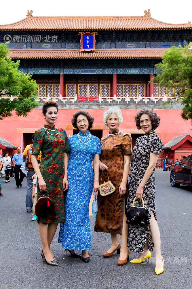 北京奶奶打扮时尚爆红网络我们不是大家口中的富老太太