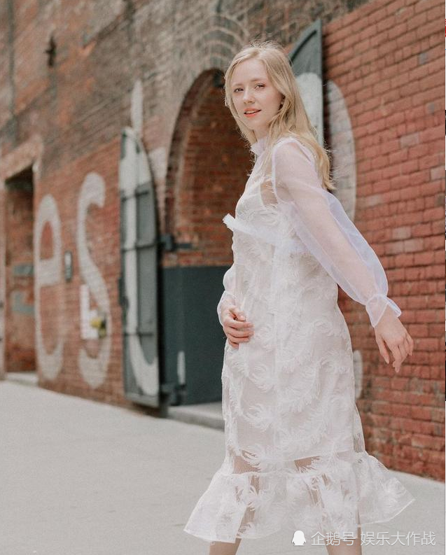 还记得红遍全国的丹麦天使吗?长大后仙气十足,男友长相一言难尽