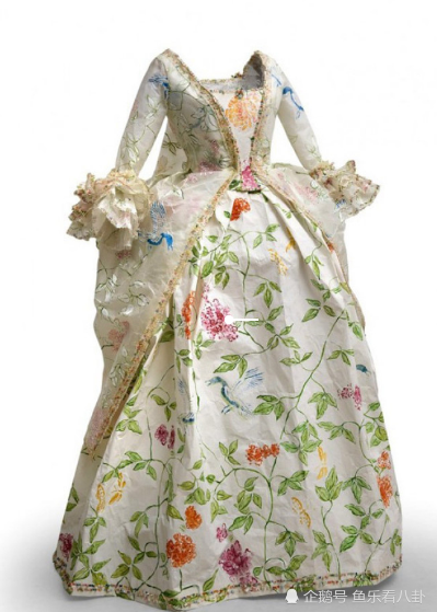 心理测试哪件宫廷裙最特别测试你的未来在哪方面更风光