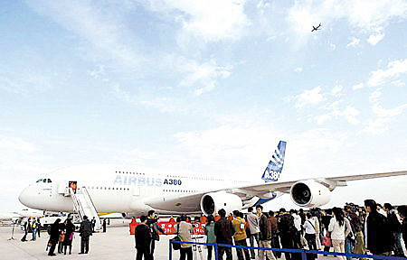 世界上最大的客机，机身有8层楼高，你知道它一次能坐下多少人吗