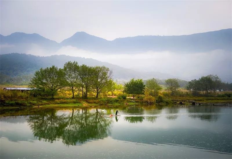 形成了千姿百態的海蝕地貌景觀, 其中,包括鬥帽島,雞公山島和青山島在