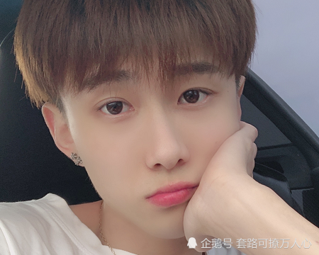 她点开了王乐乐的粉丝列表,其中有很多都是没有头像的新账号,其实玩