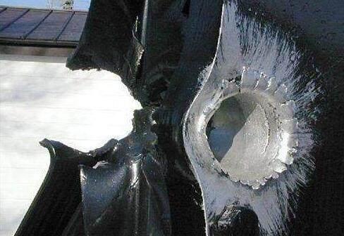 穿甲弹的威力到底有多大直击它穿透装甲的瞬间就明白了