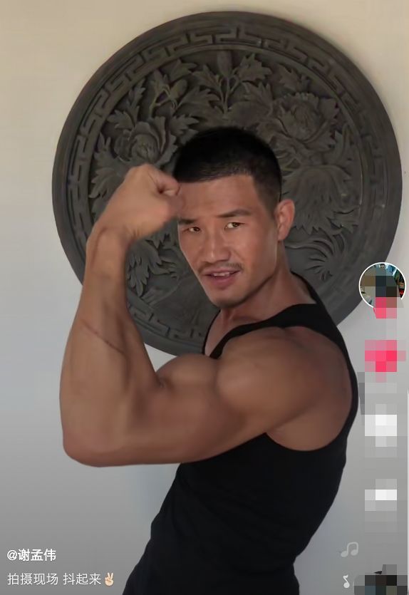 嘎子哥谢孟伟再拍抗日电影,片场大秀肌肉,身材健硕野性十足