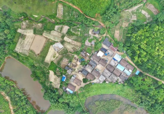 罗琴山下这群热爱足球的孩子谁来帮他们实现绿茵梦