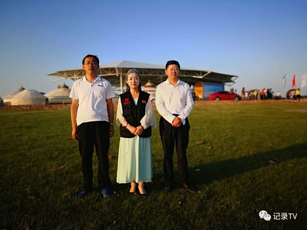 记录中国tv/乌审旗的各族儿女沐浴在祖国爱的阳光里