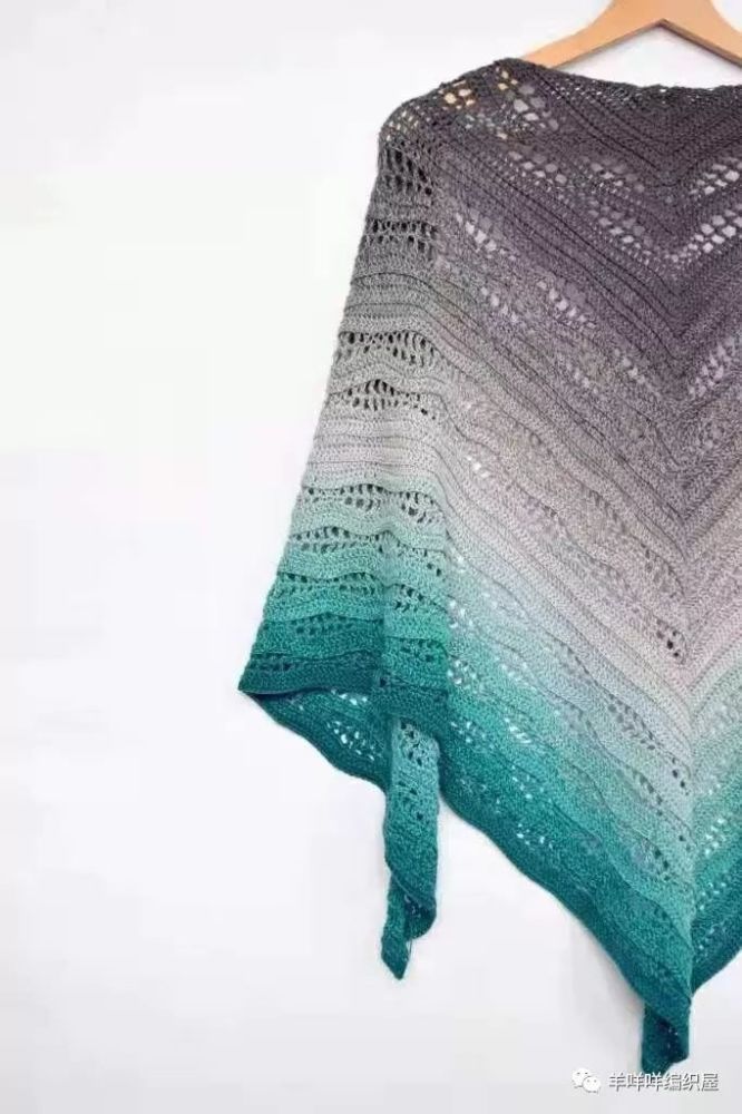 又一款适合蛋糕线的钩针三角披肩,花样蜿蜒连绵,强迫症表示极度舒适