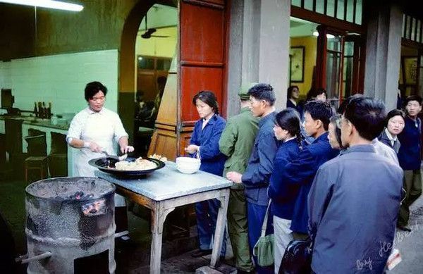 70年代的老照片,看當年與吃相關的場景,食物匱乏卻都是純天然