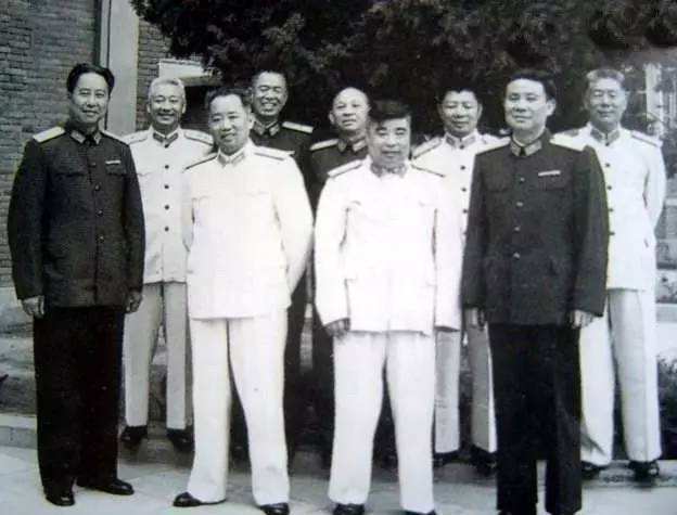 是"刘飞 ,刘 忠 ,刘少文 ,刘西元, 刘兴元, 刘先胜, 刘志坚,刘转连