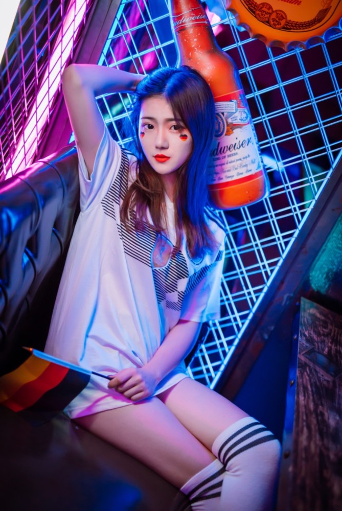 足球宝贝 一个钟爱于德国队的可爱球迷