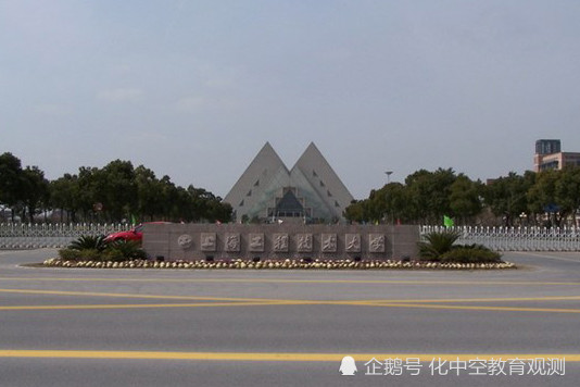 1985年,经教育部批准在上海交通大学机电分校和华东纺织工学院分院的