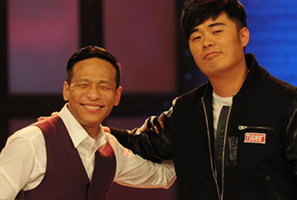 众所周知,宋小宝身高并不高,在身高1米82的陈赫面前,他显得格外娇小.