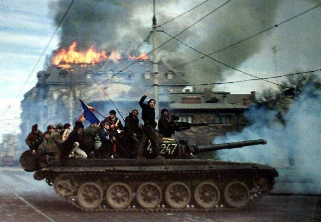 苏联副司令访问,刚过边境线便直奔美国军营,带着10亿机密叛逃