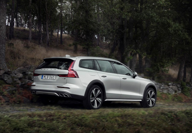 全新沃尔沃v60上市,采用的"维京之斧"尾灯设计