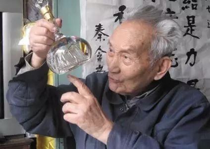 中国酒魂秦含章离世