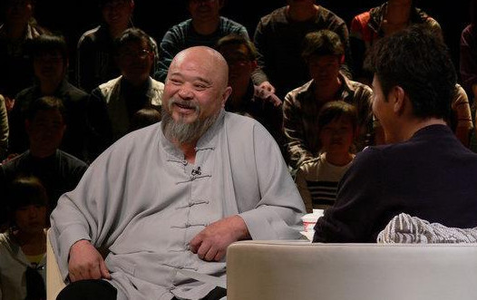 64岁李琦近况曝光,小三轮代步晚年拮据?实际坐拥两辆百万豪车